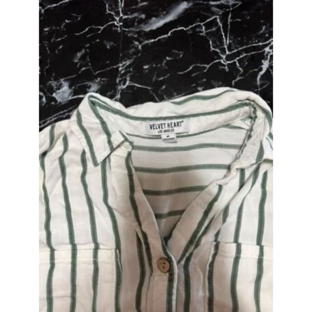 Cropped Strip Button-up - Picture 2 of 3